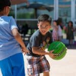young-kids-playing-basketball
